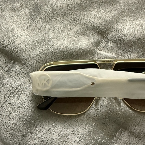 michael kors vienna sunglasses - Picture 3 of 3